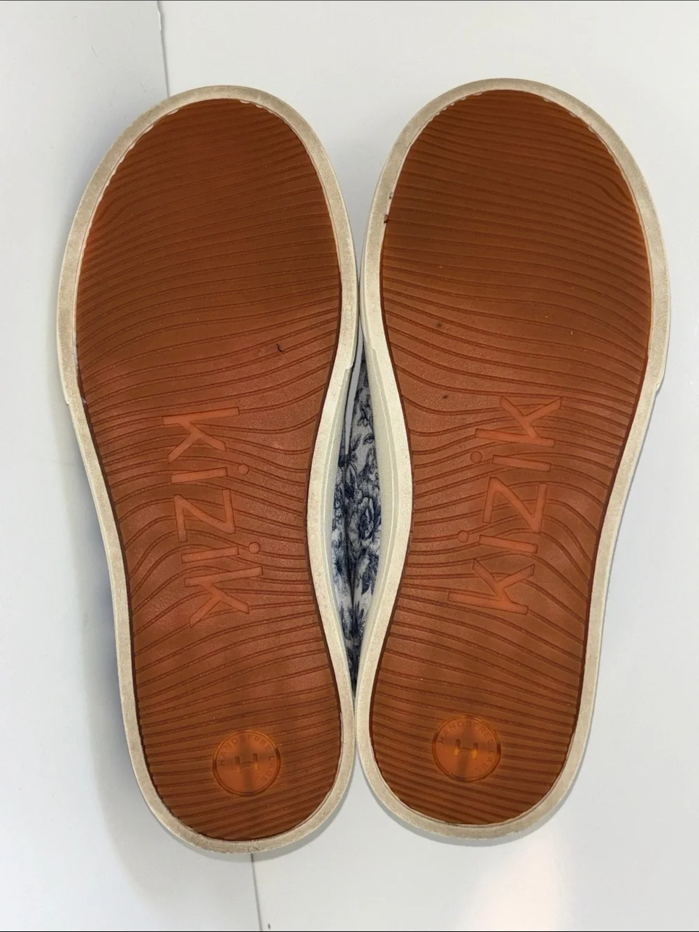 Kizik Irvine Blue Floral Lace-Up Hands Free Sneakers. Size EU 41.5 / US 9.5